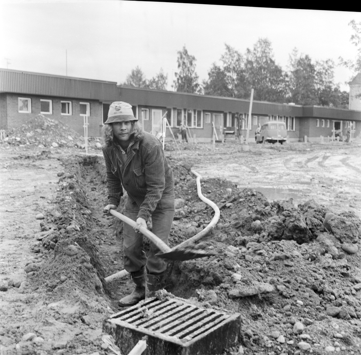 Slutspurt på Tierps nya skola, Uppland 1972