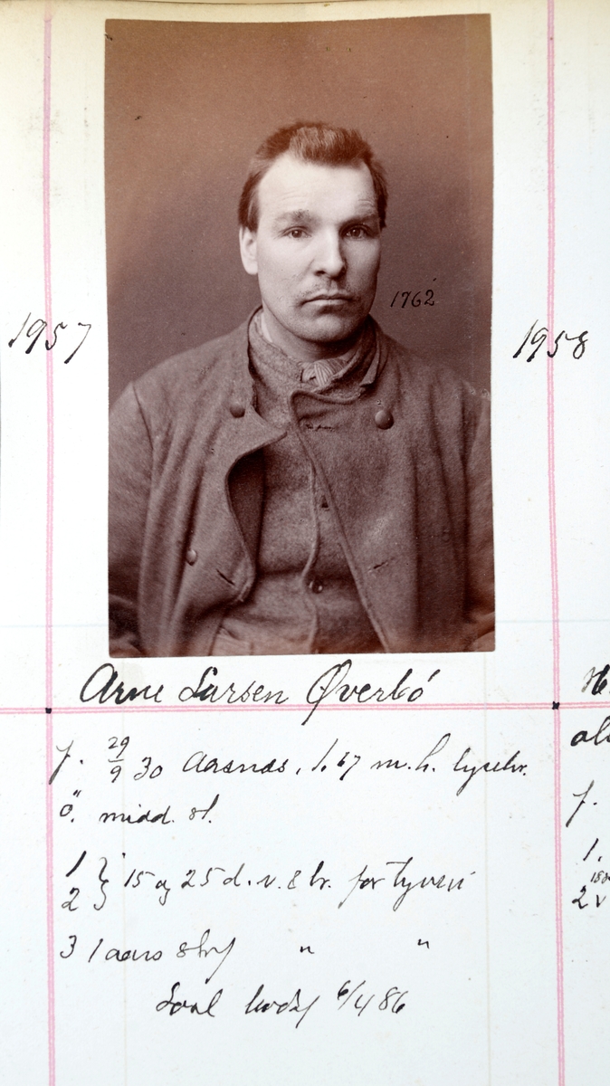Registreringsfoto fra Kristiania-politiets forbryteralbum i perioden 1880-1886