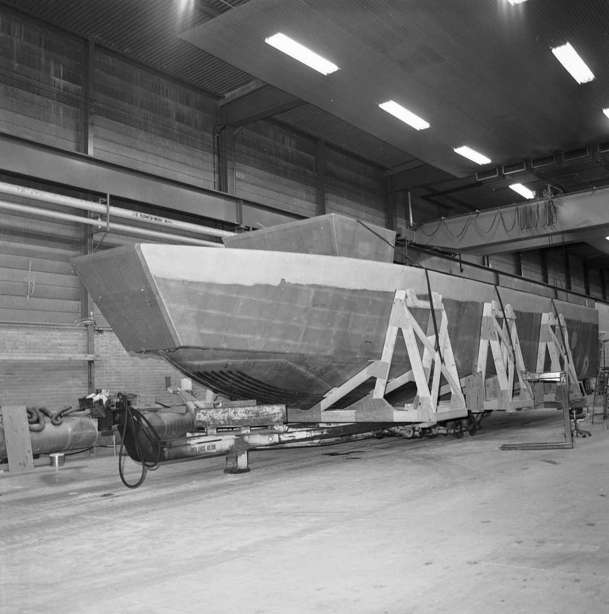 Stridsbåt 90 S i plastverkstan - Marinmuseum / DigitaltMuseum