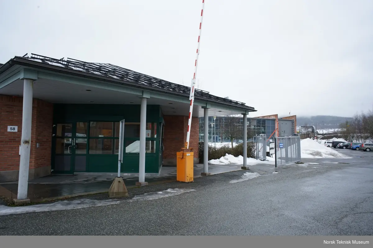 Bilde 116, resepsjon, vakt og driftskontor for industrtiområdet på Brakerøya. De siste årene driftet av Caverion