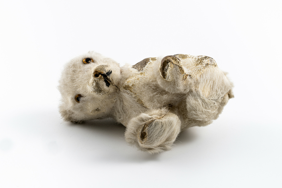 Leketøysfigur av liten isbjørn(-unge?)