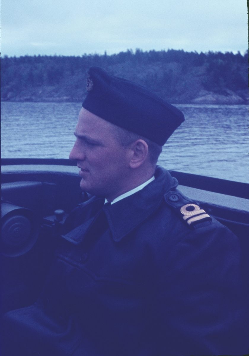 Porträtt av fartygschefen i tjänstegraden löjtnant.