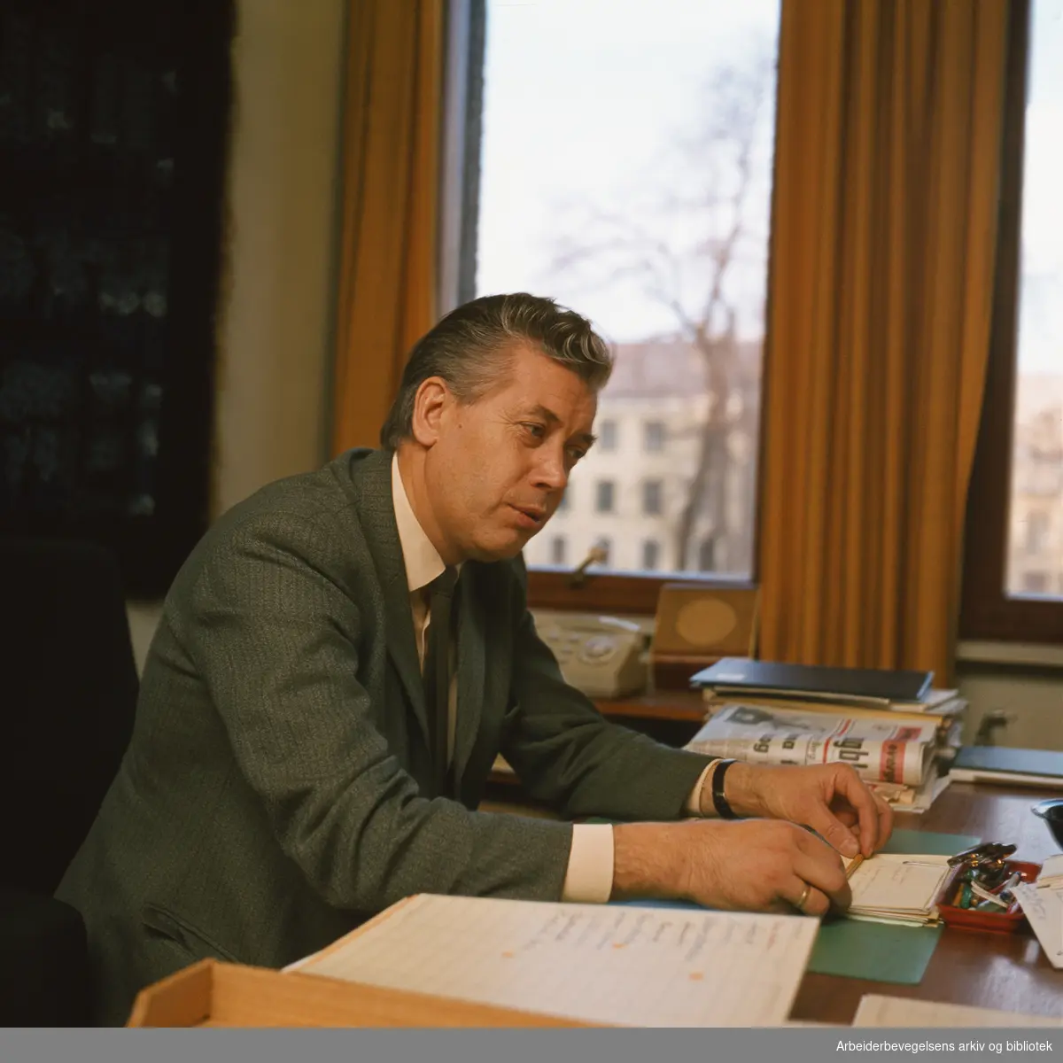 Tor Halvorsen (1930-1987), fagforeningsmann og politiker. Miljøvernminister 1973-74, sosialminister 1974-76, LO-formann 1977-87.