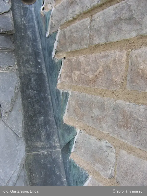 Renoveringsarbeten av tornfasader på Olaus Petri kyrka (Olaus Petri församling).
Nedre delen av östra tornet, efter åtgärder.
Dnr: 2008.230.065