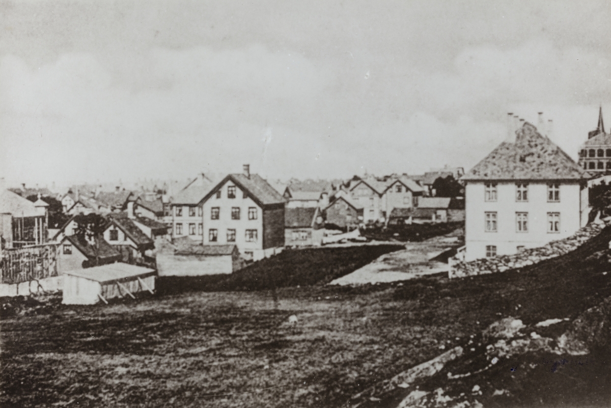 Sørhaug sett mot nordvest, ca. 1903 (Breidablik nye bygget 1904).