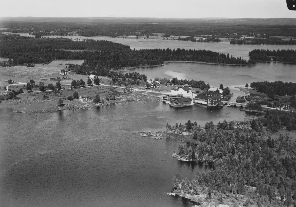 Flygfoto över Värmeshult i Värnamo kommun. Jönköpings län. Nr D 1889