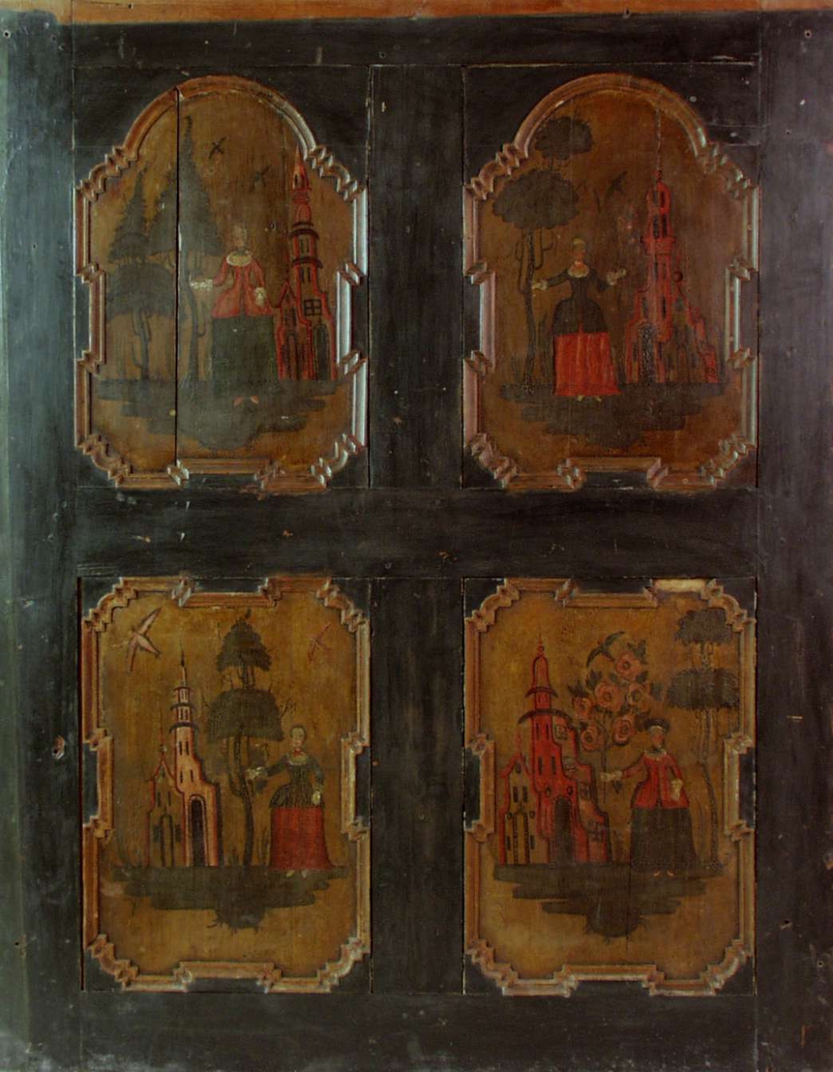 Panelet har fire brune felter. De øverste feltene er buet, men de to andre er profilerte. I feltene er det kirkemotiv og damer med barokk lignende klær.