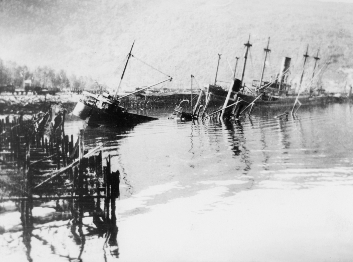 krigen, Narvik havn, eksteriør, synkende båt