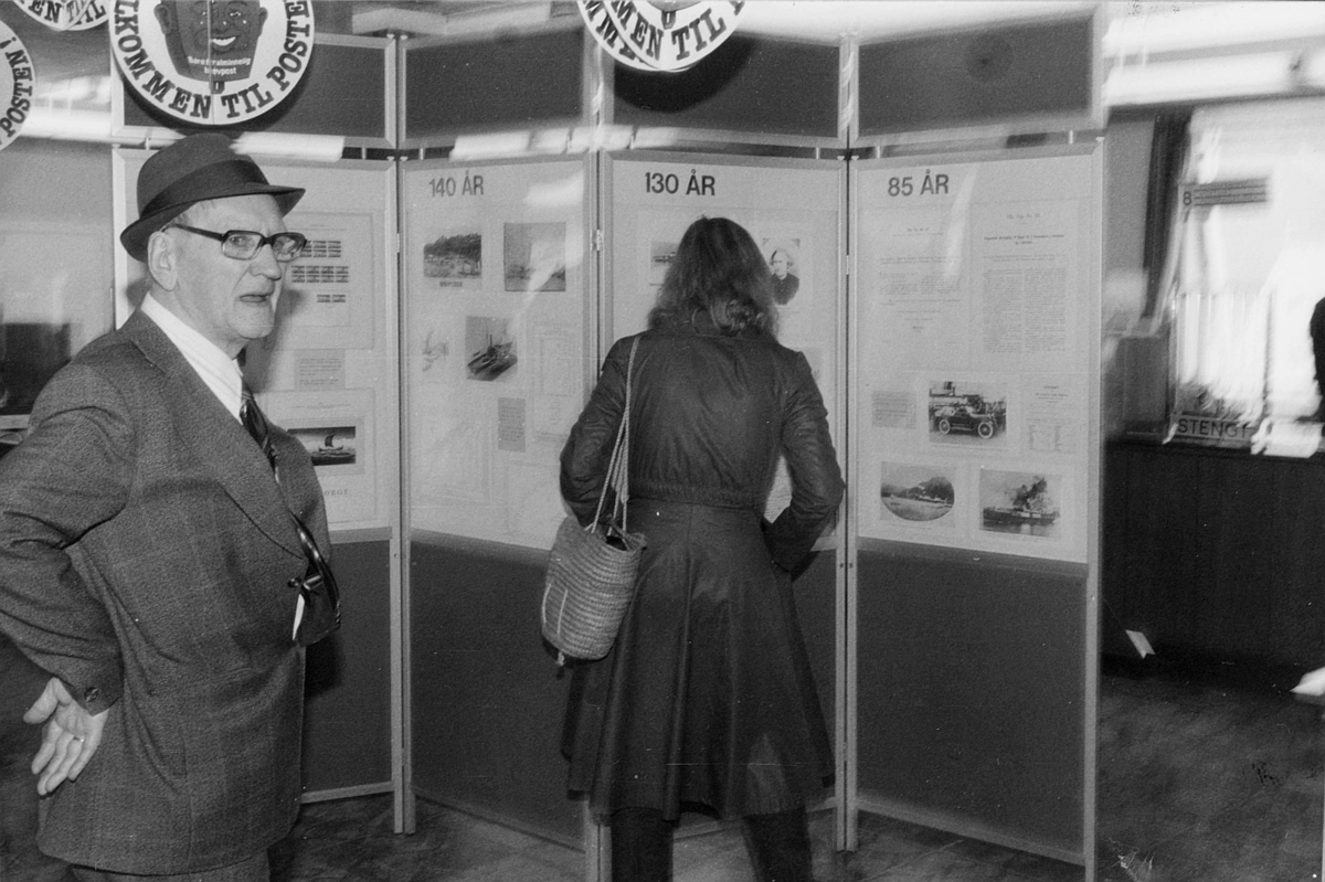 utstilling, 9400 Harstad postkontor, Harstad by 75 år, kunder