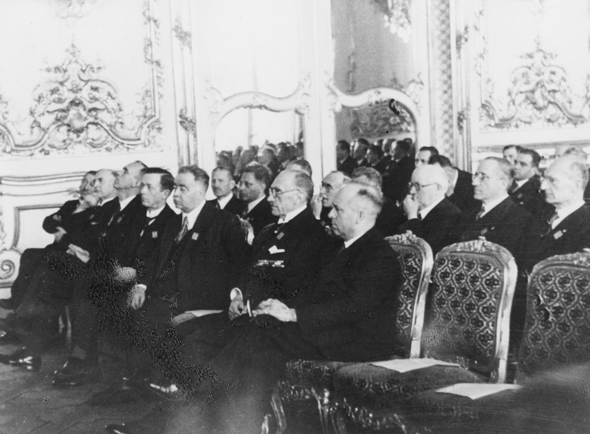 gruppebilde, møte, Wien, Europeisk Postforenings kongress 1942, sal
