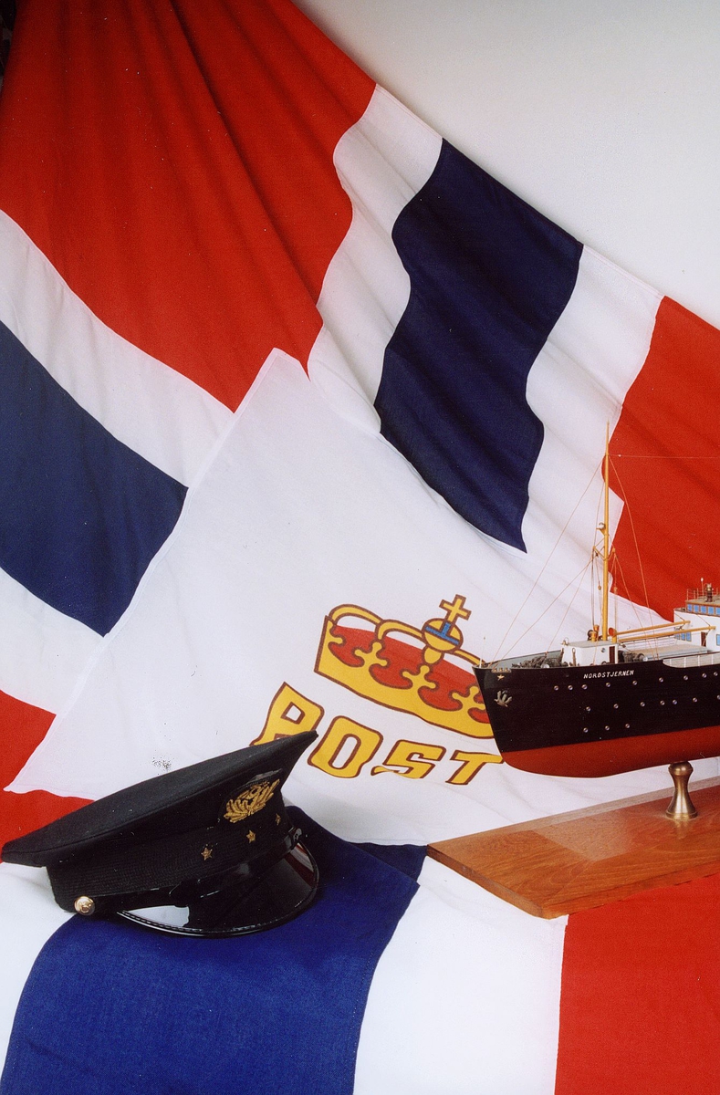 Postmuseet, gjenstander, postflagg, uniformslue, båtmodell, Nordstjernen.