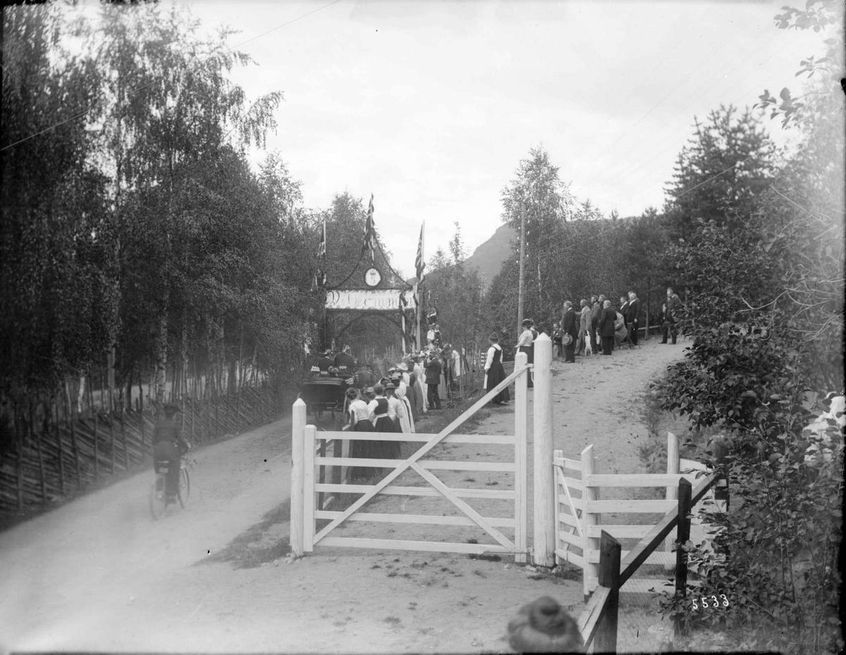 Kort.:N.Fron.25/7.1900. Dronningens ankomst ved Furuheim.