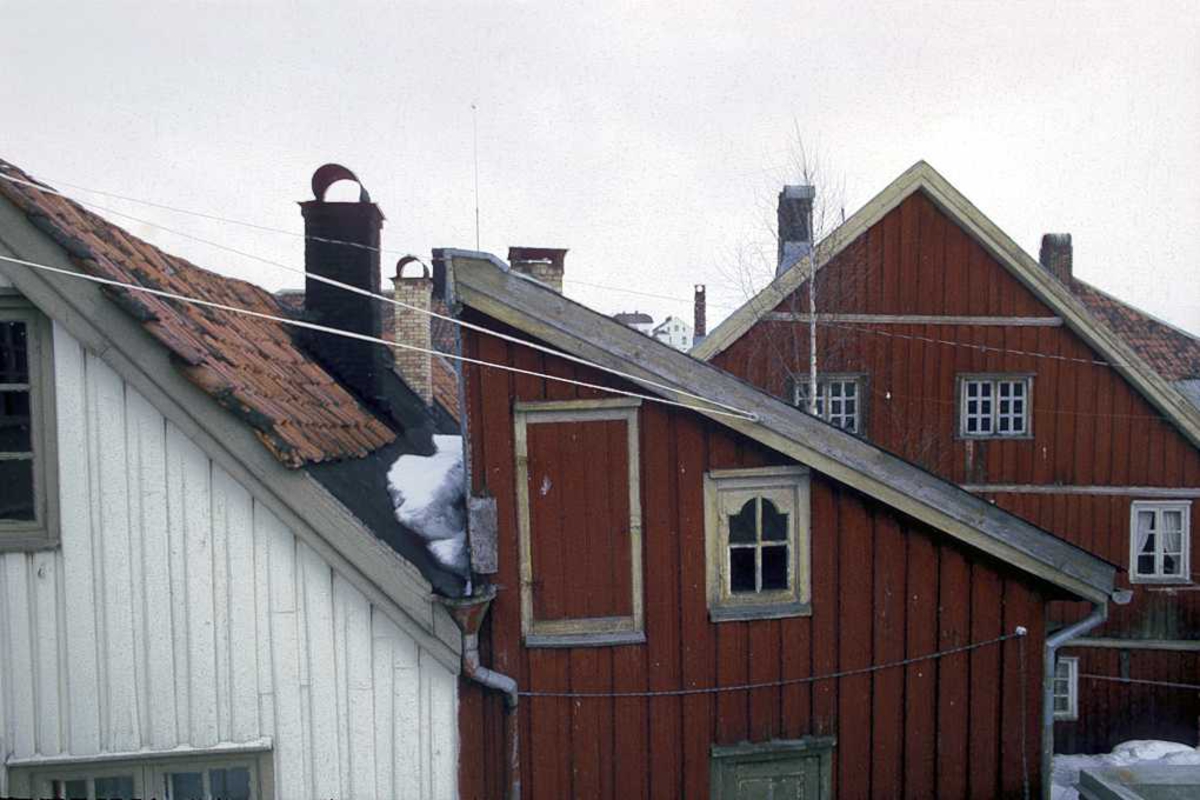 Fagforeningen / Kløcker  hus på Tyholmen. Bakgårdsmiljø. Før restaurering.