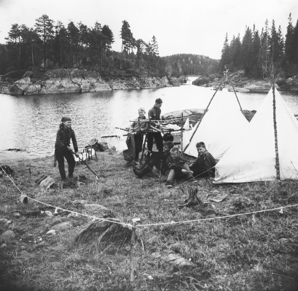 Myrvoll folk på telttur til Børtervann.