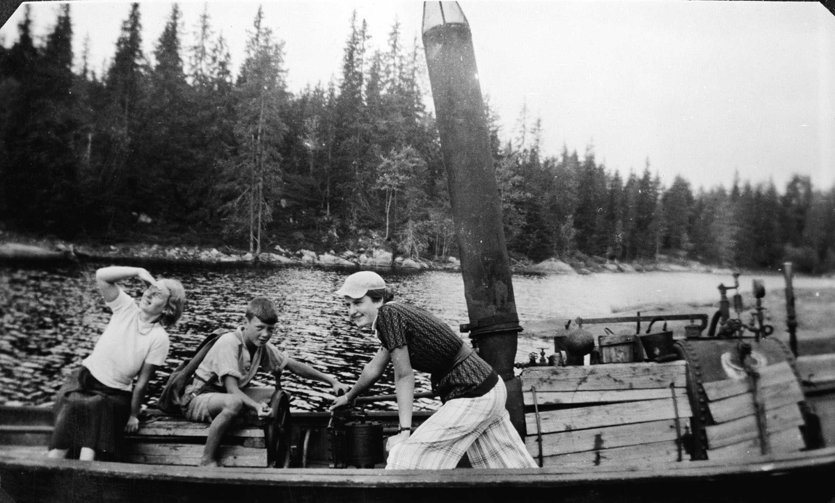 Båten Lærka på Børtervannet. I.W., Lillemor Jærløw og Wiese.