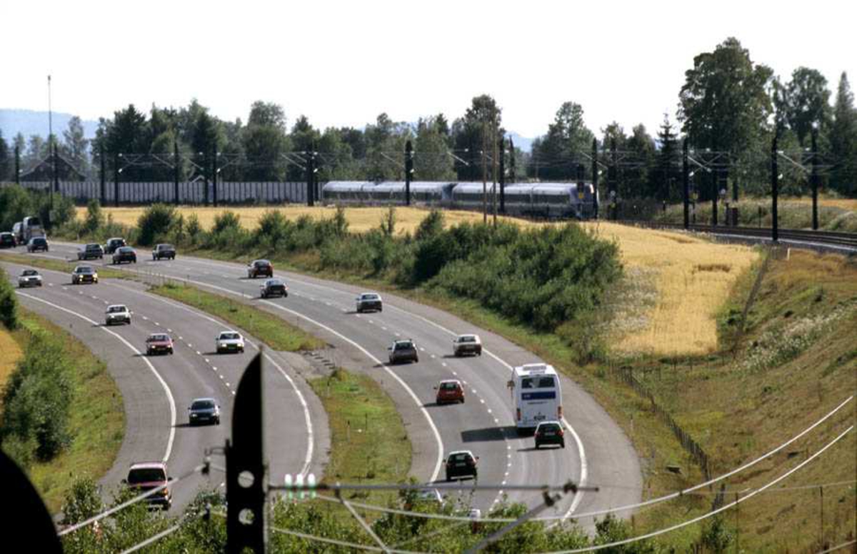 Motoveien E6 og flytoget til Gardermoen