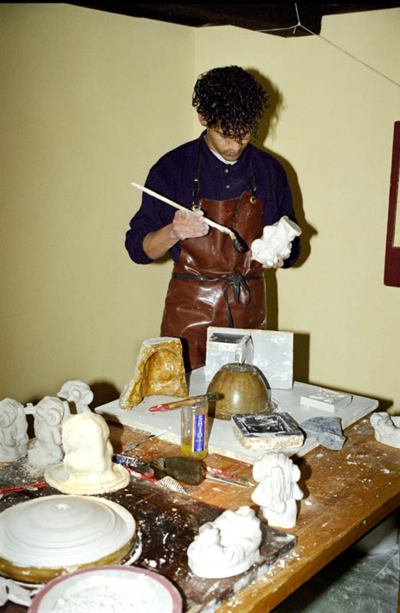 Håndverkeruke med Kulturringen på Follo museum, sept `98. Gipsstøper lærling Brahim Backa.