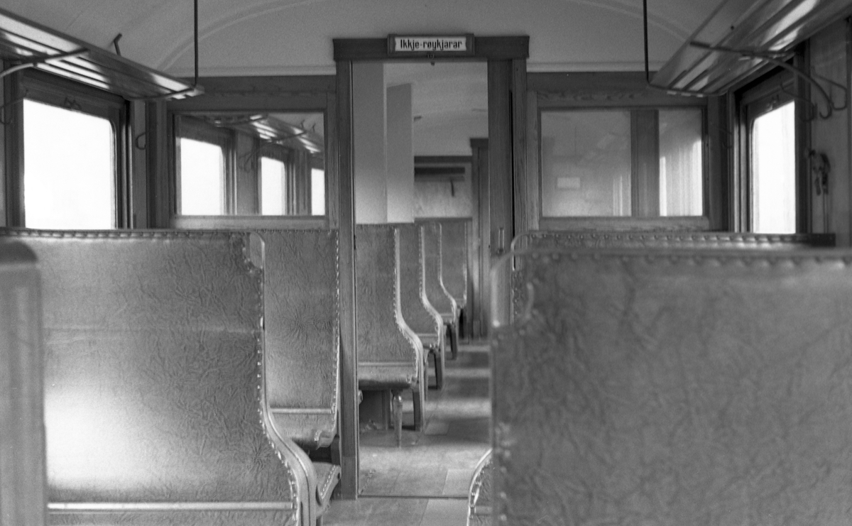 Interiør i Setesdalsbanens personvogn Bo 333