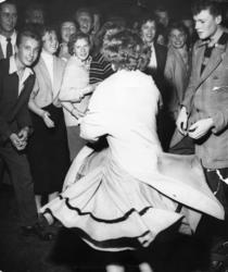 Opptøyer utenfor Sentrum kino i forbindelse med filmen "Vend