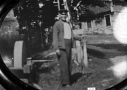 Portrett. Jon A Bugge (Skorgejo) Bildet er tatt i Skorgestua