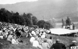Gruppebilde. Ungdomsstemne i Eidsvåg i 1953.