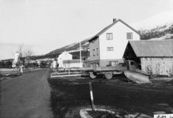 Parti frå Eidsvåg. Elvestad, huset til Edvart Morewood.