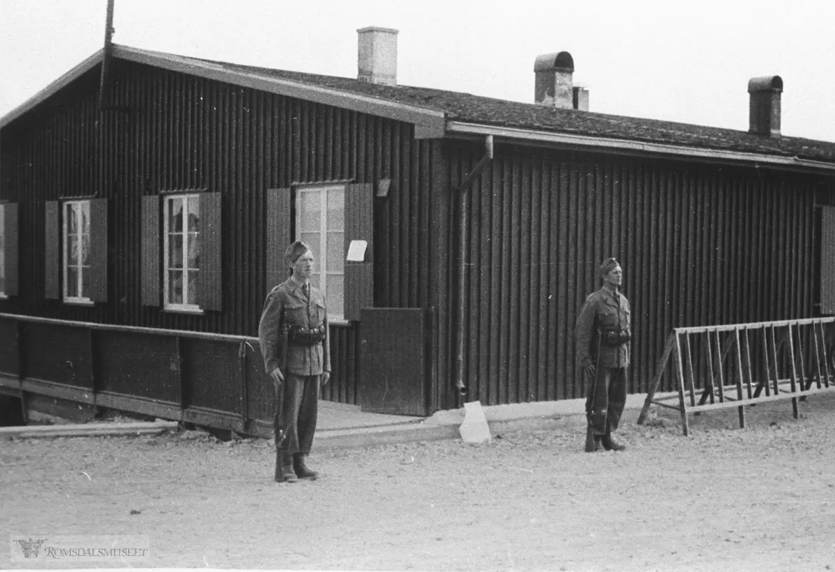 Vakthytten for Hjemmestyrkene, soldater på toppen av Myrabakken 1945.