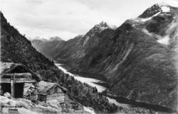 Eikesdalsvatnet sett fra Ljoseboten seter..Fra venstre Gjeit