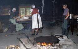 I Hammervollstua..Olsok på Romsdalsmuseet i 1981. .Med Eresf