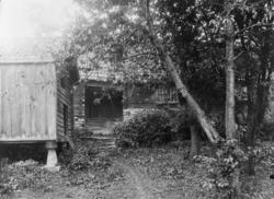 Lethgården. Stabbur og eldhus tilhørende eiendommen mart.no.