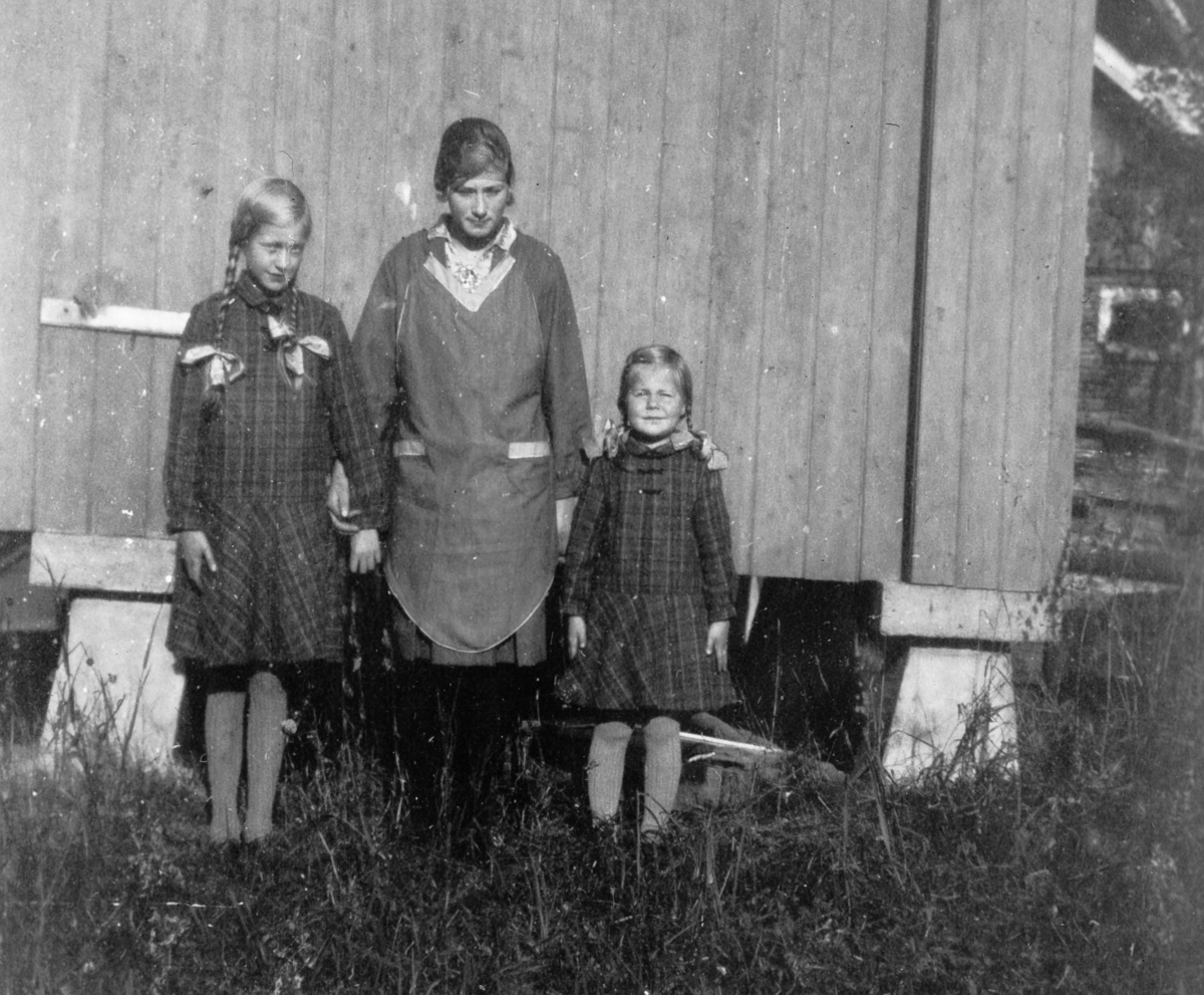 Gruppe
Frå v. Ruth Sørsdal, Margit Flaget og Olaug Sørsdal.
