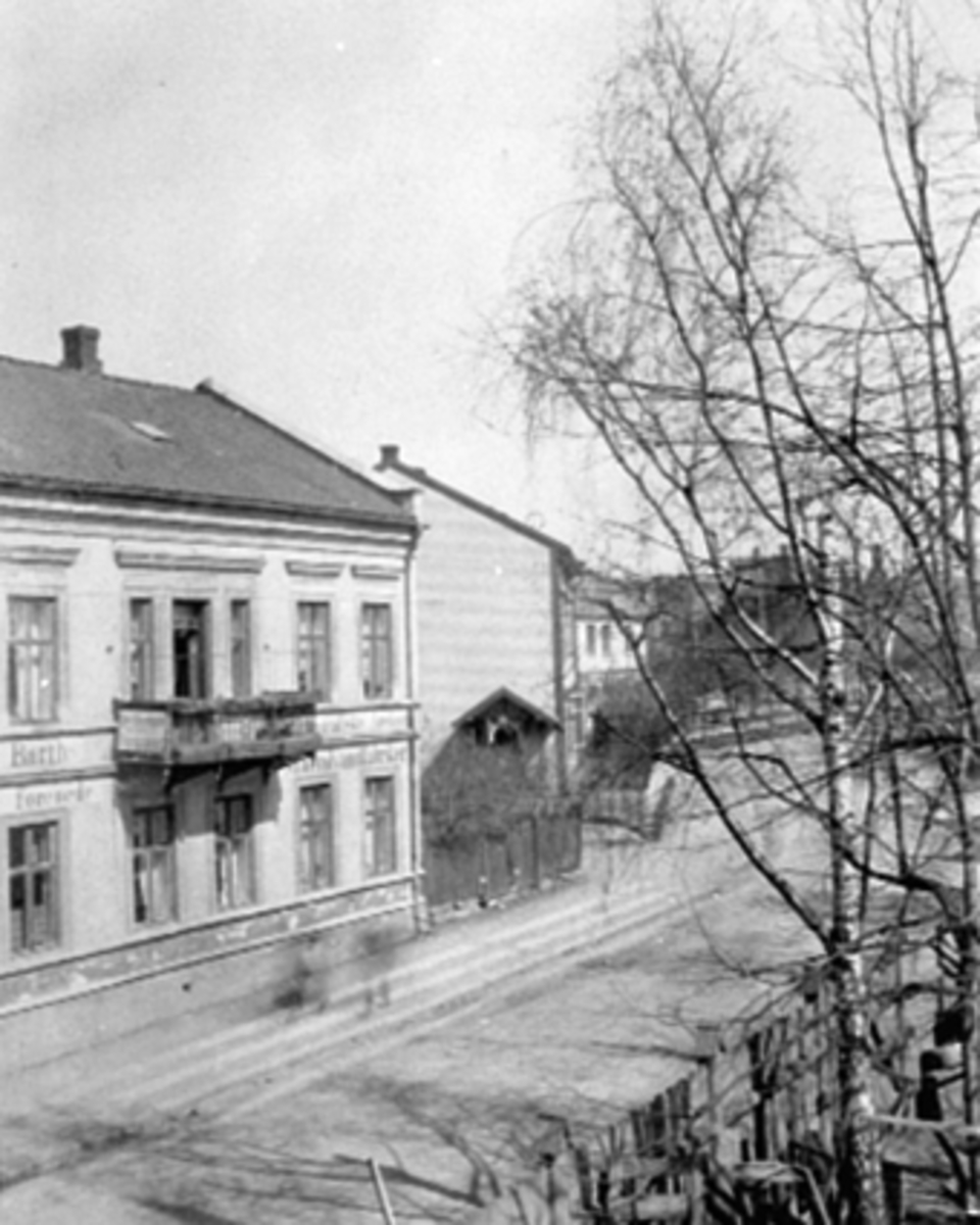 EKSTERIØR, INGER BARTHS FOTOGRAFISKE ATELIERBarth etablerte seg i 1886. Chr. Grundseth tok over i 1906