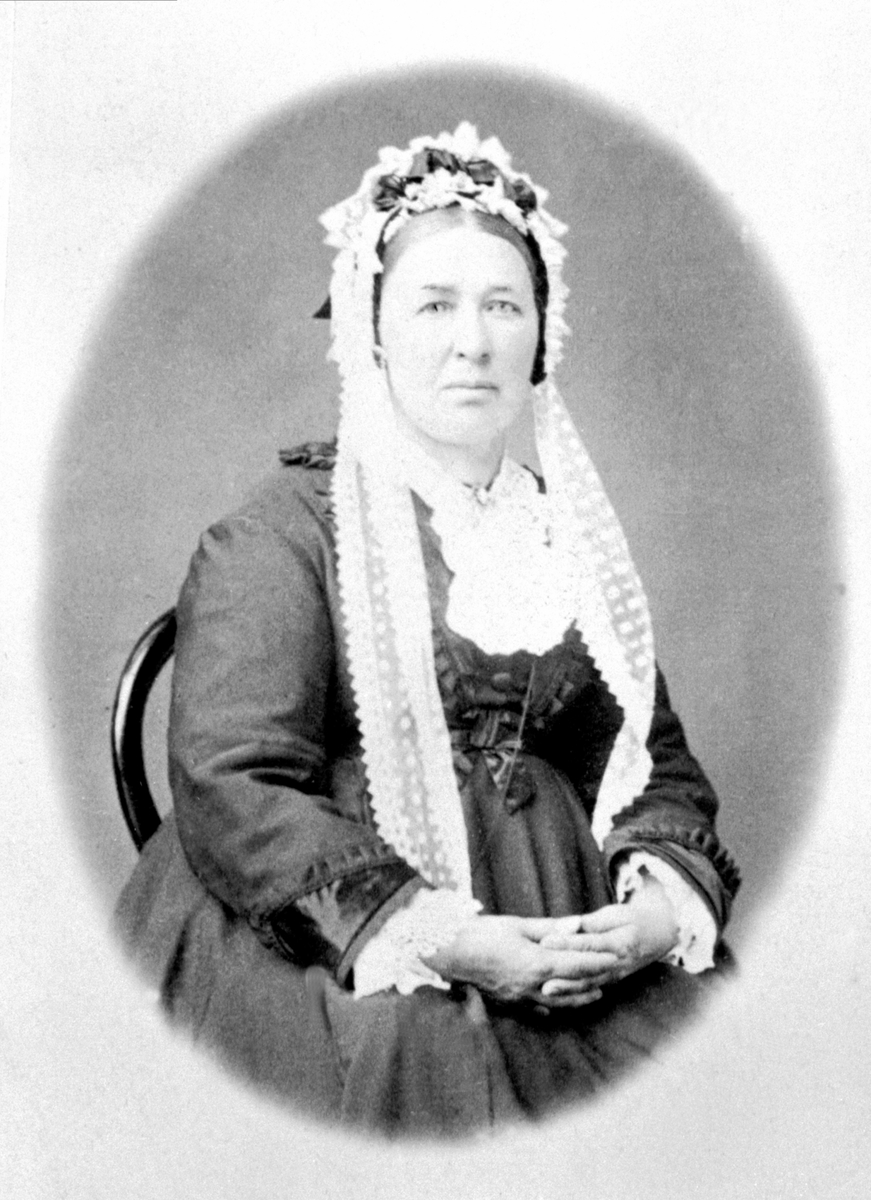 Hamar, portrett fru apoteker Hanne Margrethe Agersborg, drev Hamar Apotek fra 1881 til 1892,