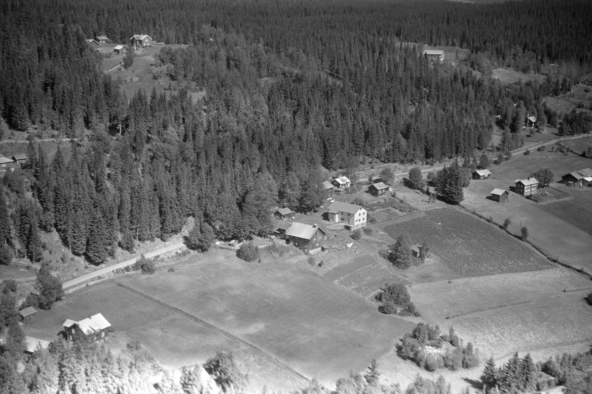 Flyfoto av bebyggelse i Mesnalia, Ringsaker.
