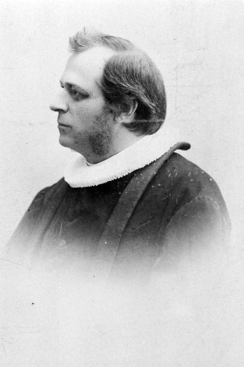 Portrett, pastor Nils Krog Rasmussen.