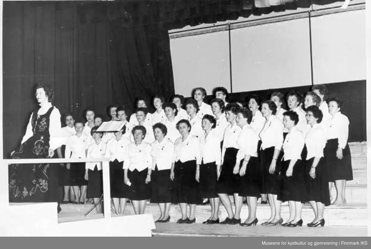 Berlevåg Damekor, konsert under damekorstevne i Berlevåg, 1962?
