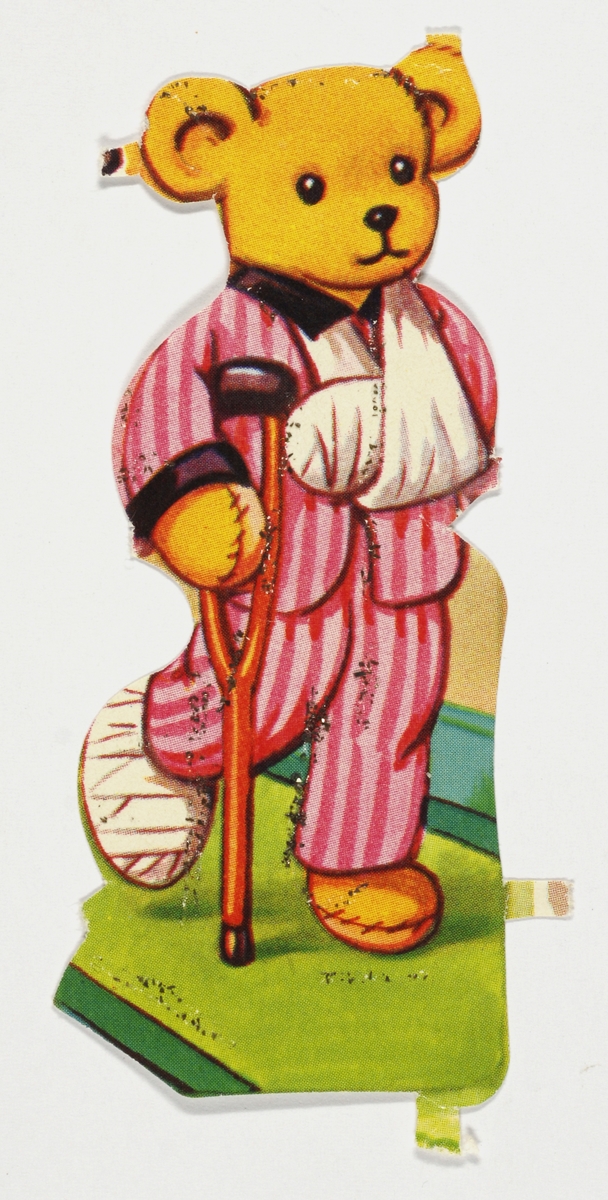 Bilde av en bamse med bandasjert hånd og fot.