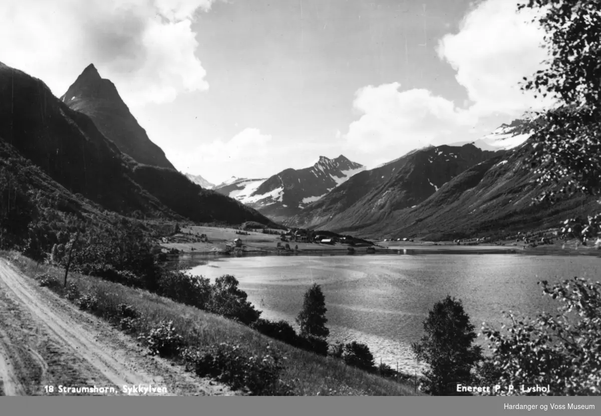 Sykkylven med Straumshorn - Hardanger og Voss Museum ...