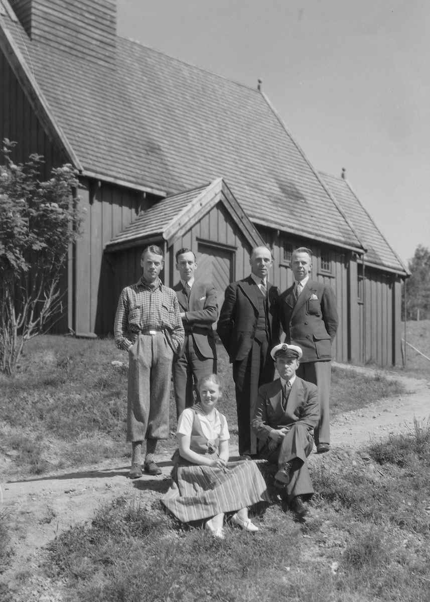 Guider på Sverresborg foran Lo kirke