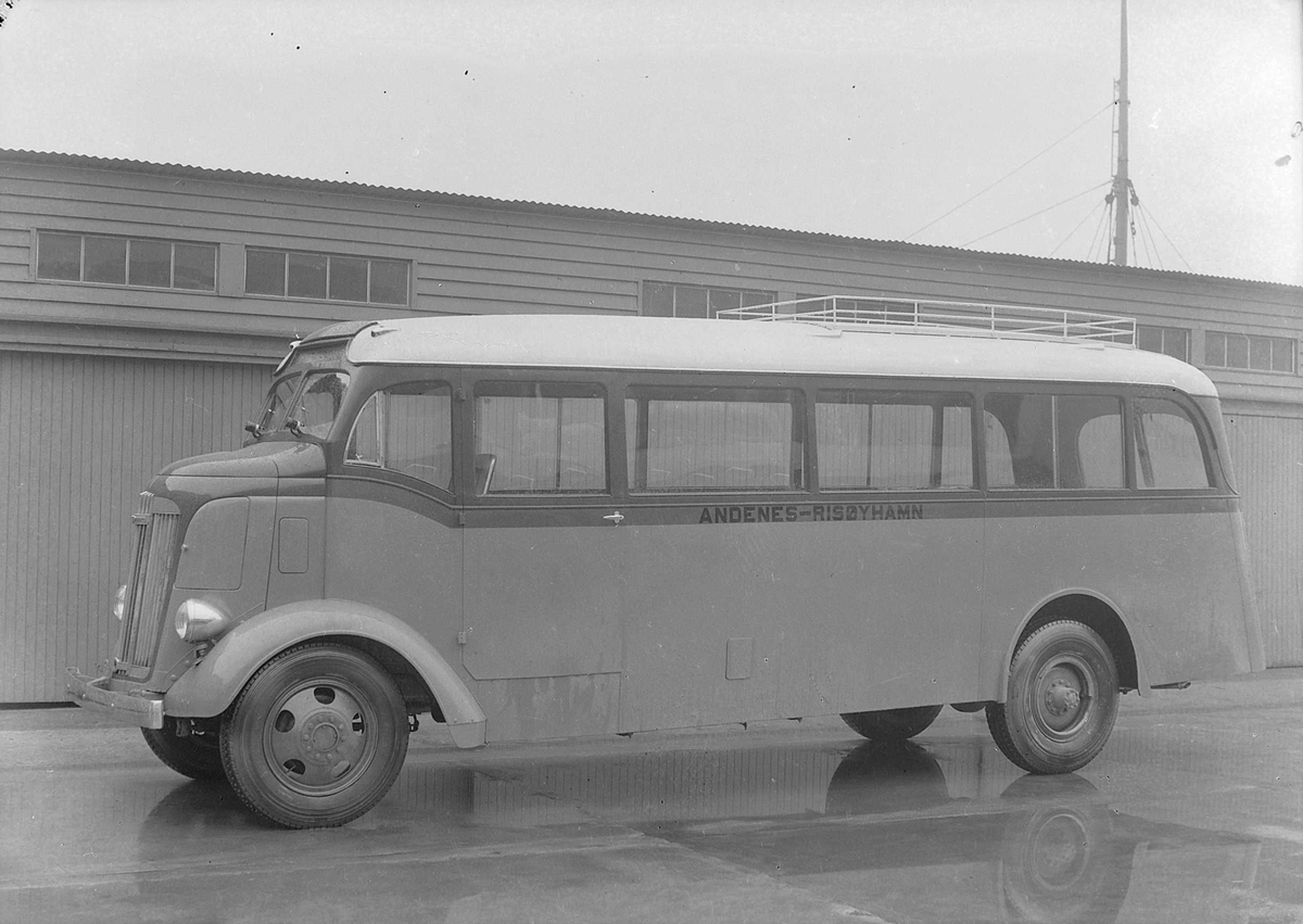 Buss fra A/S Anco. Ruten Andenes - Risøyhamn