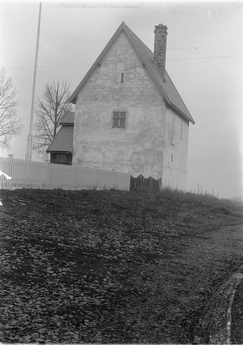 Gran kommune, Hadeland, Granavollen, Steinhuset fra 1200-tallet ved Søsterkirkene på Gran, middelalder
,