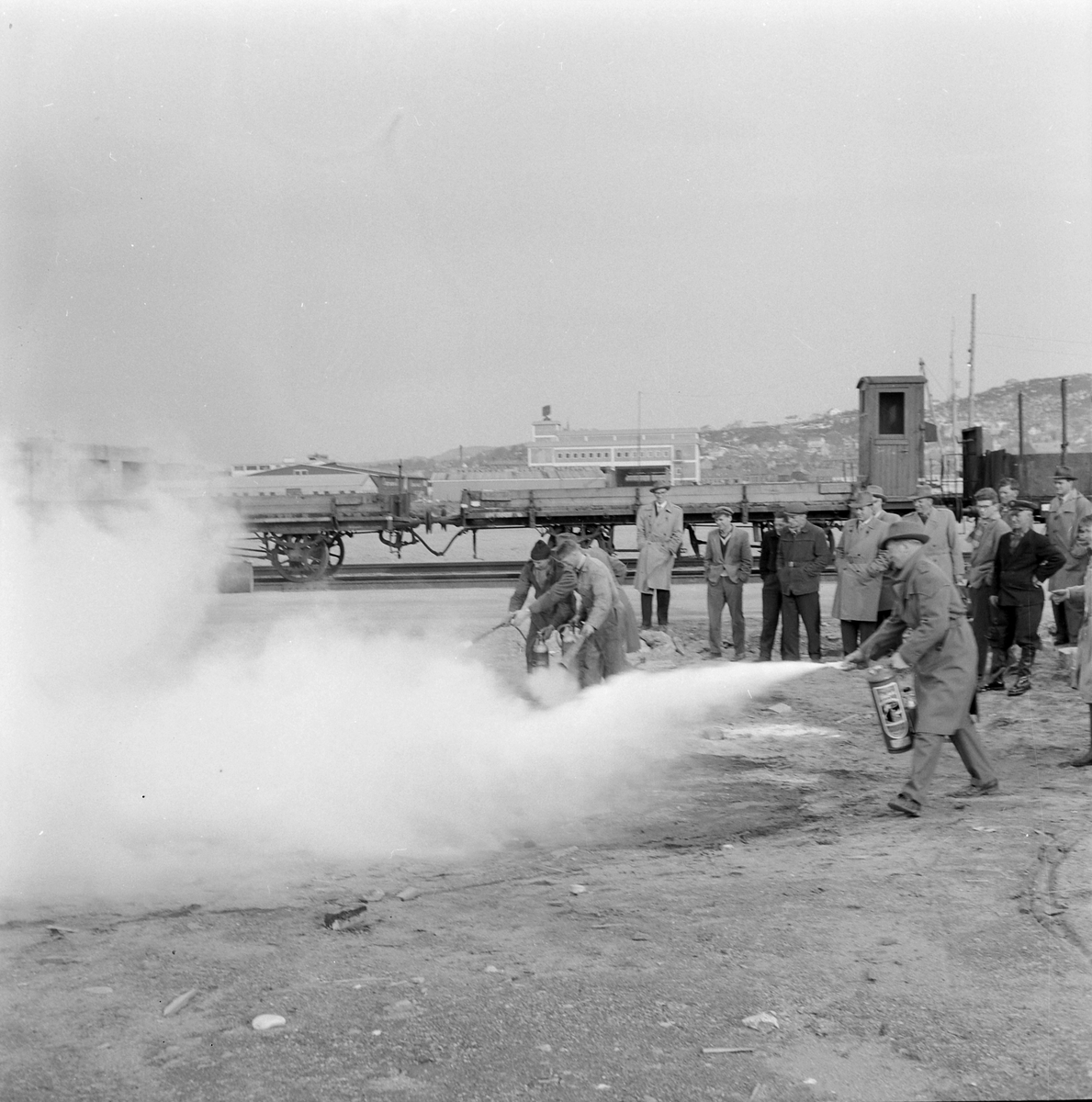 Brannslukningsøvelse ved hjelp av brannslukningsapparat ved Havnelageret