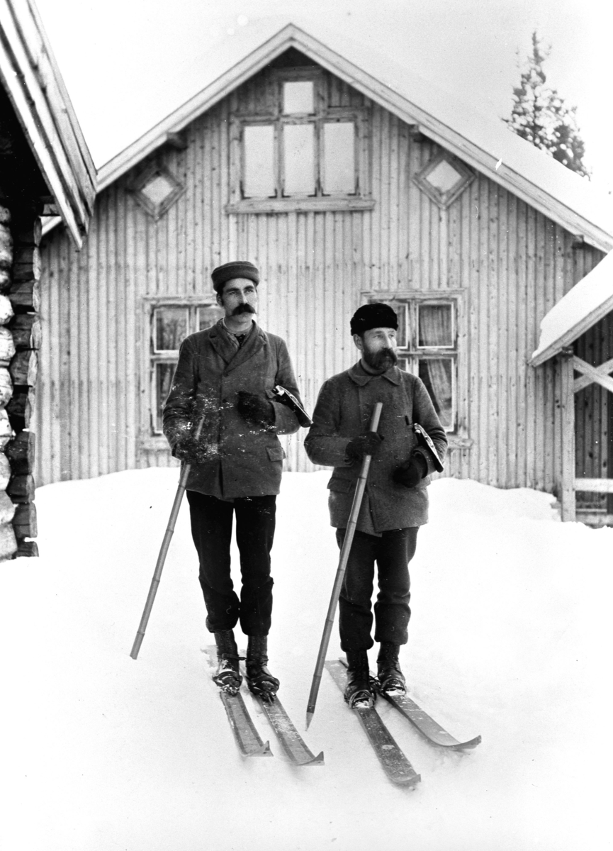 To menn på ski