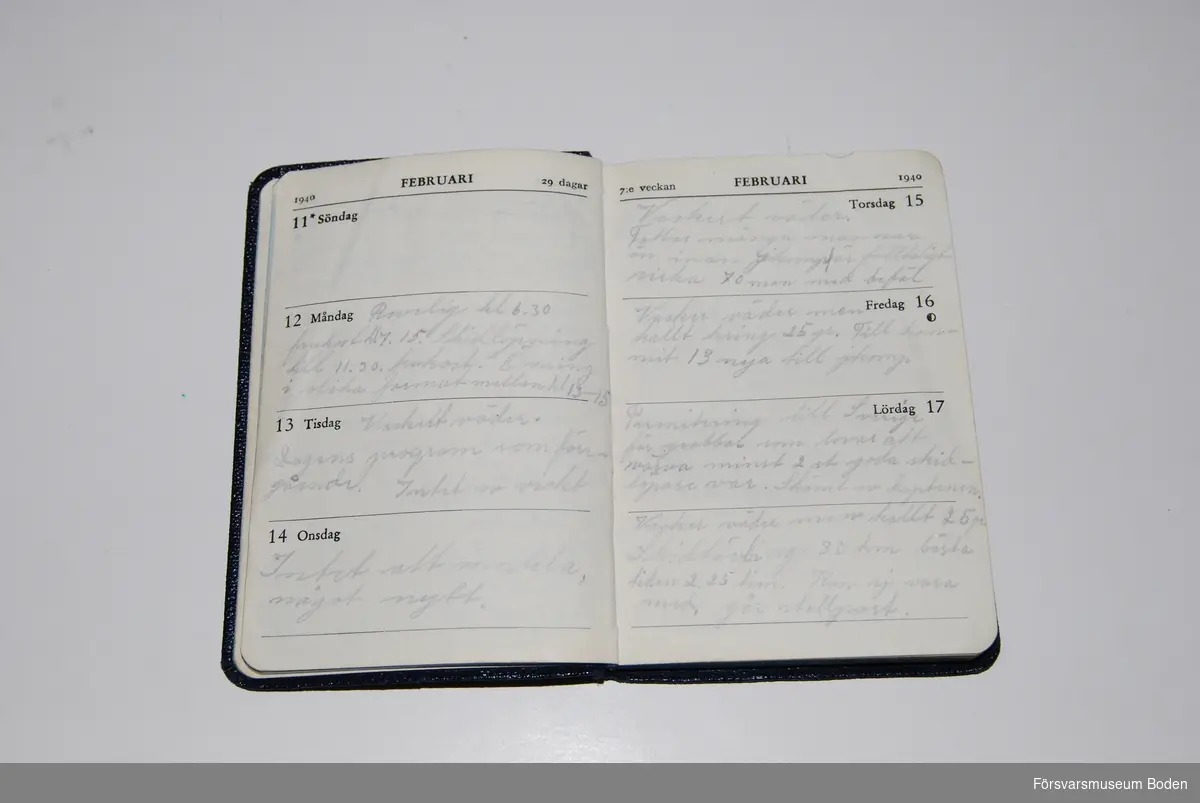Kalender i format 7 x 10,5 cm innehållande dagboksanteckningar från Finska vinterkriget under perioden 12 februari - 24 mars 1940.