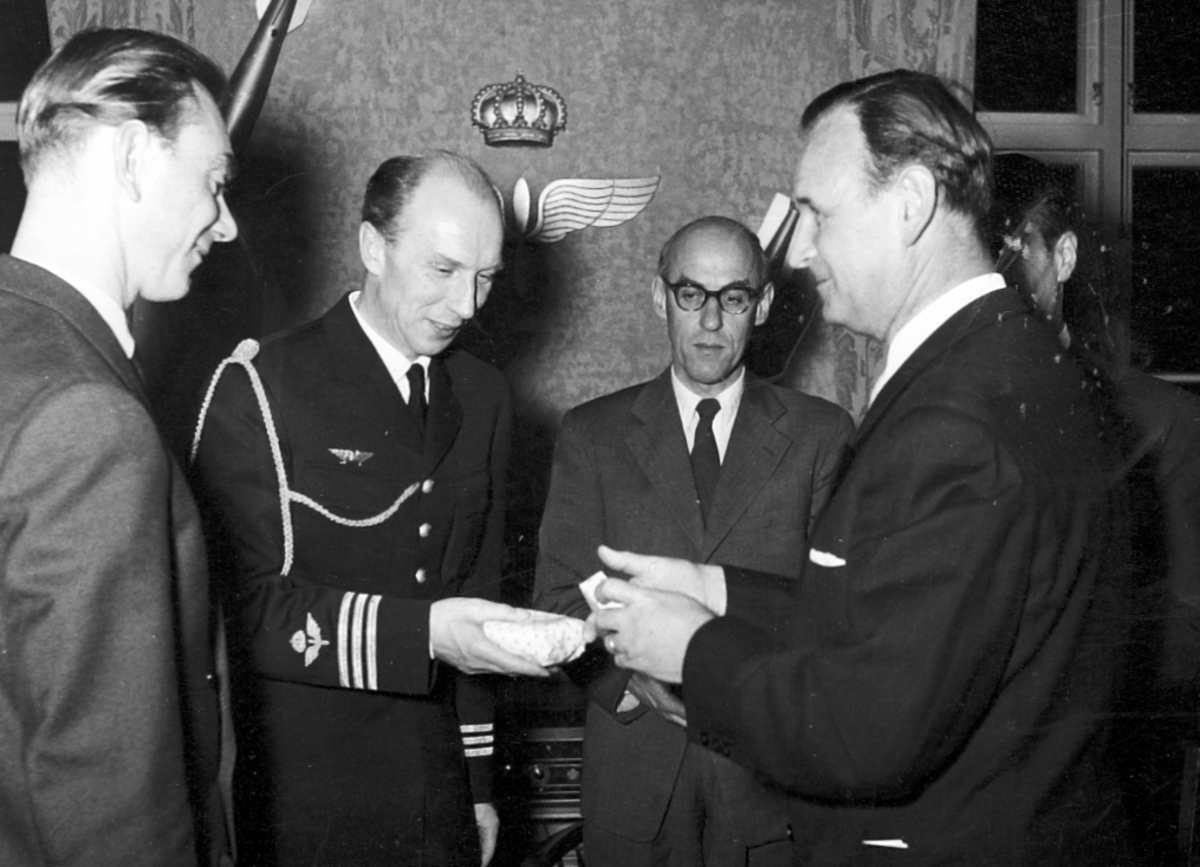 F6 Karlsborg 1959. Officerare och underofficerares skyttemiddag på underofficersmässen. Från vänster: Hornvall, Pedersen, Thelander, Holmåker.