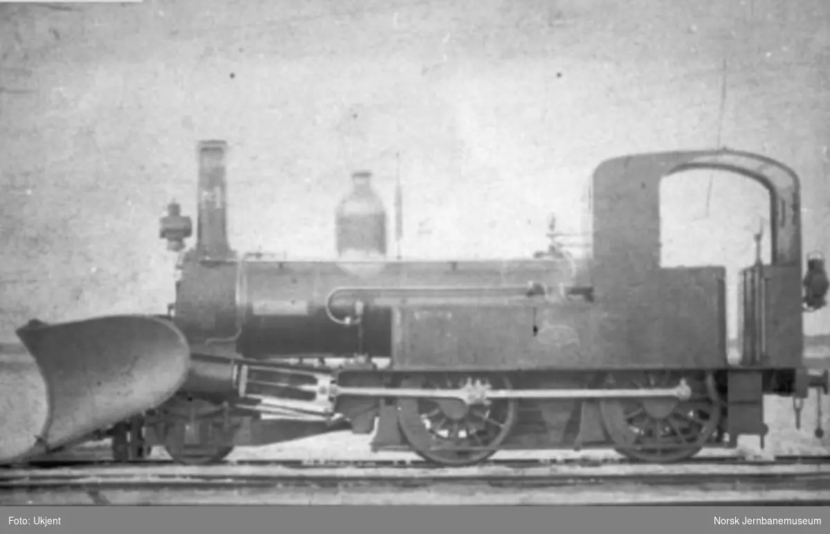 Damplokomotiv type IV nr. 14 "Hermod" med snøplog