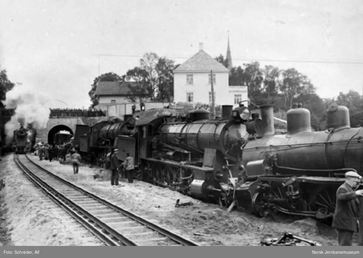 Nidareidulykken : damplokomotivene nr. 182, 365 og 364 etter sammenstøtet