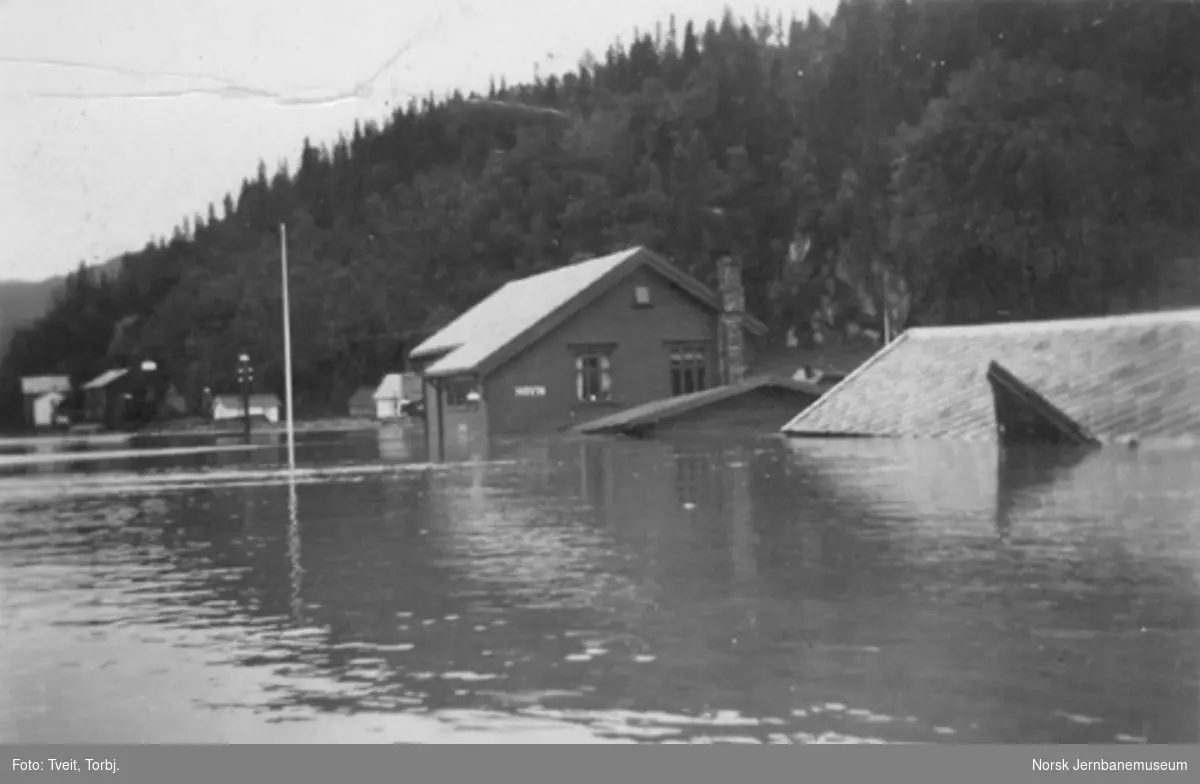 Hovin stasjon under flommen
