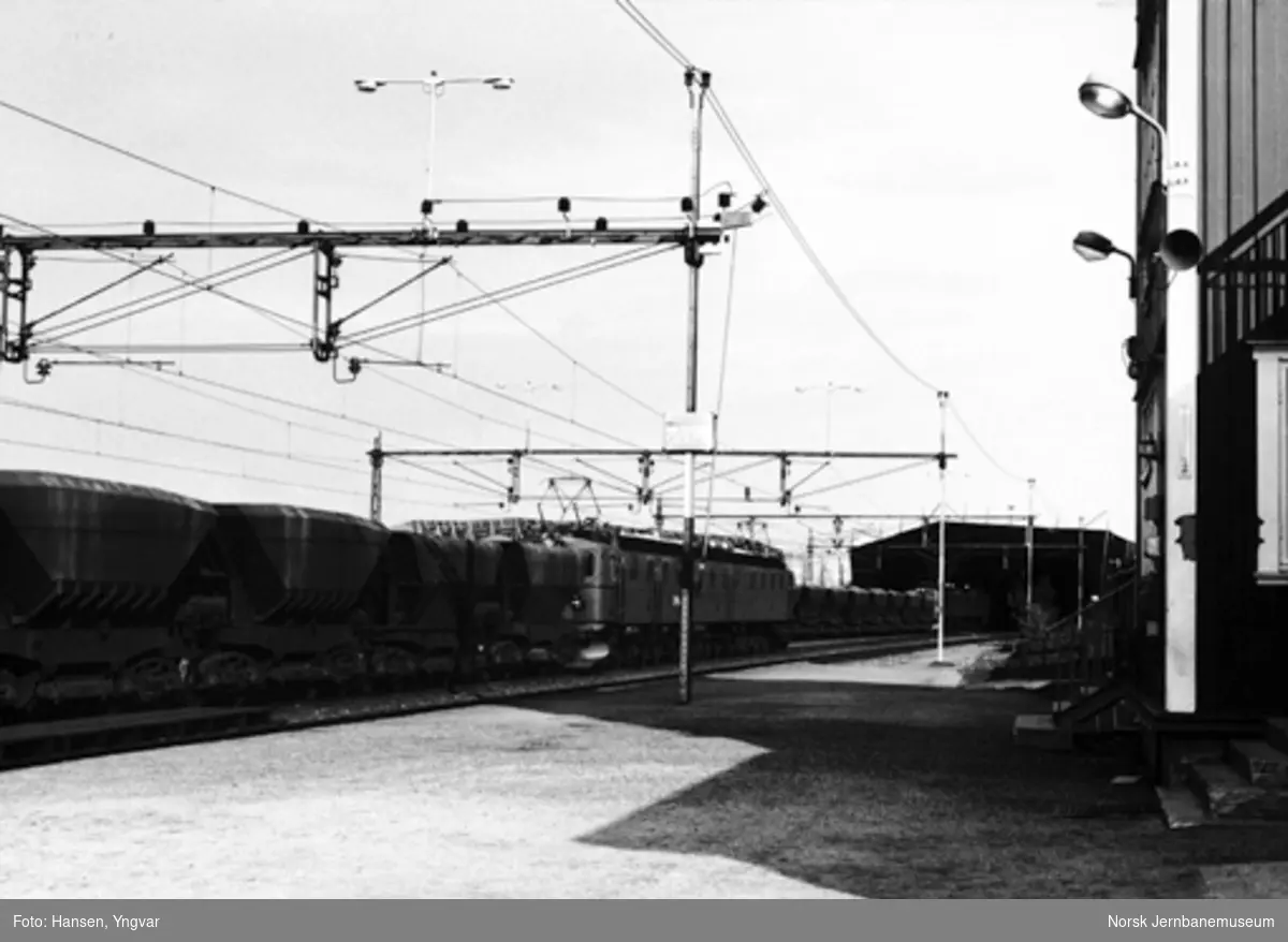 Bjørnfjell stasjon 18. juni 1980, om morgenen : kl. 07.03: malmtog 7312 ankommer