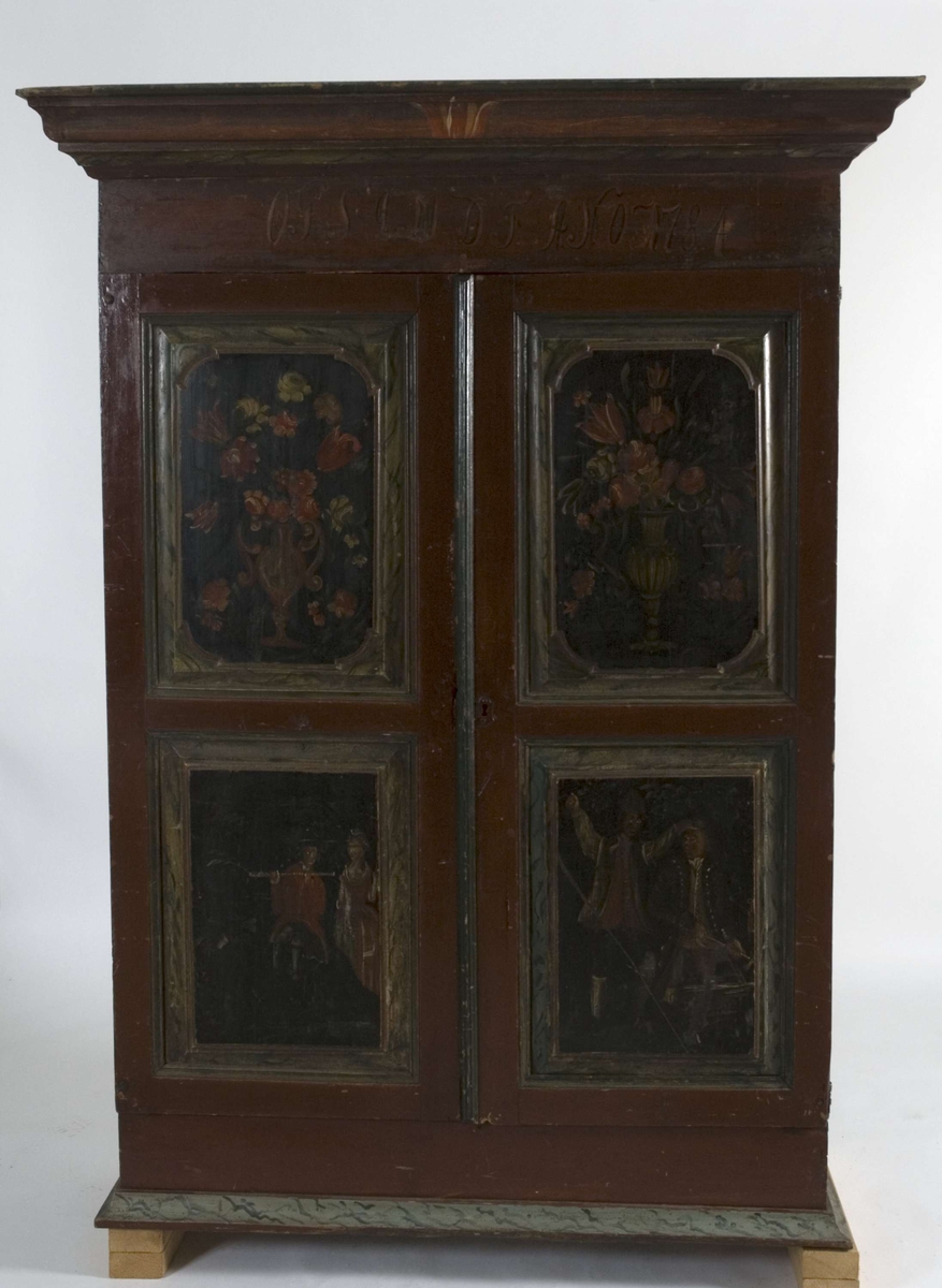 Skap med dobbeltdør. Malte motiver, blomster og figurer. 